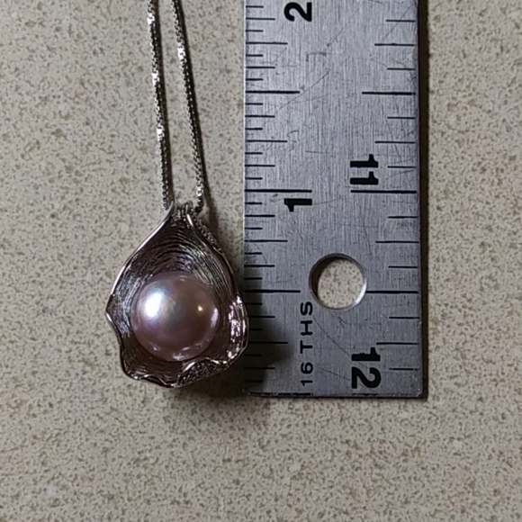 Pearl Shell Necklace 17" Light Purple Silver Tone - Picture 5 of 5